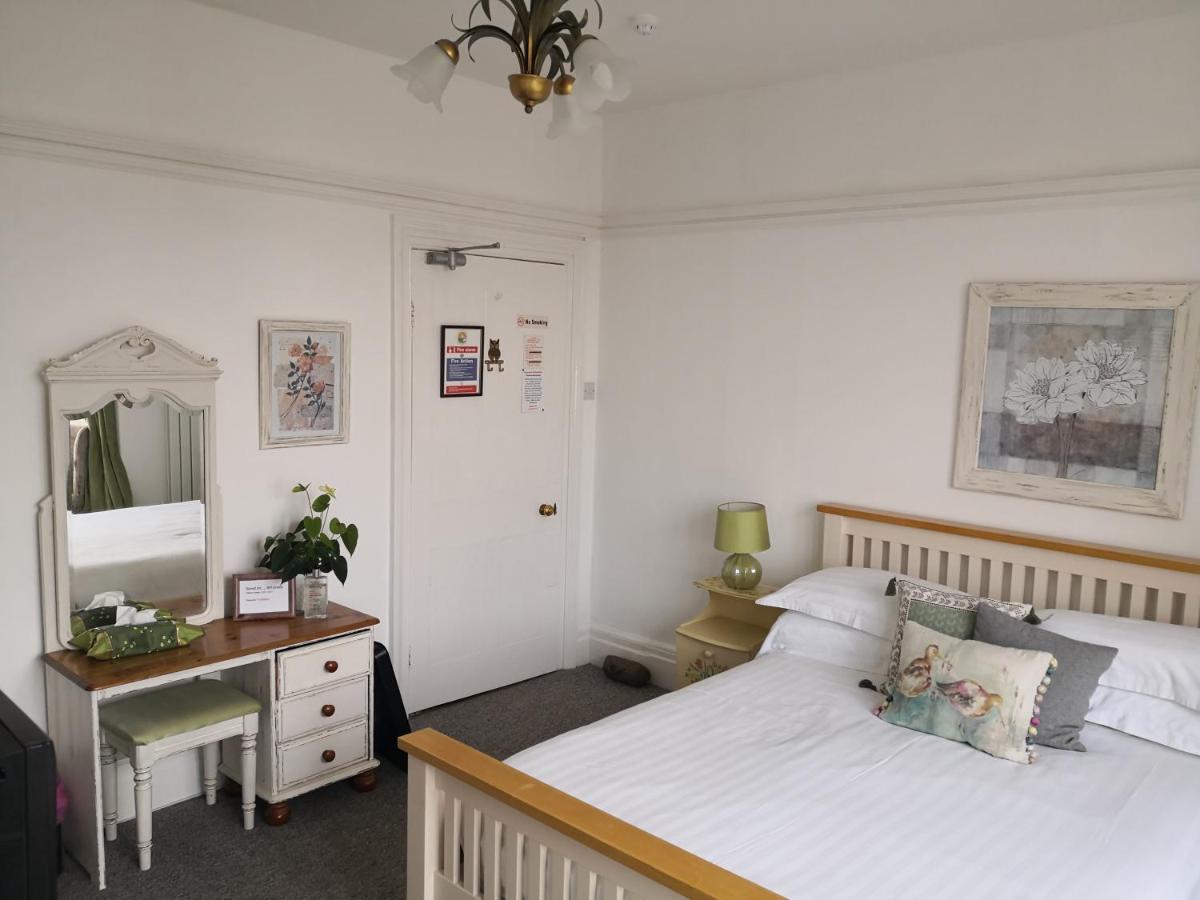Sunset Guest House 亨斯坦顿 外观 照片 A bedroom at the hotel