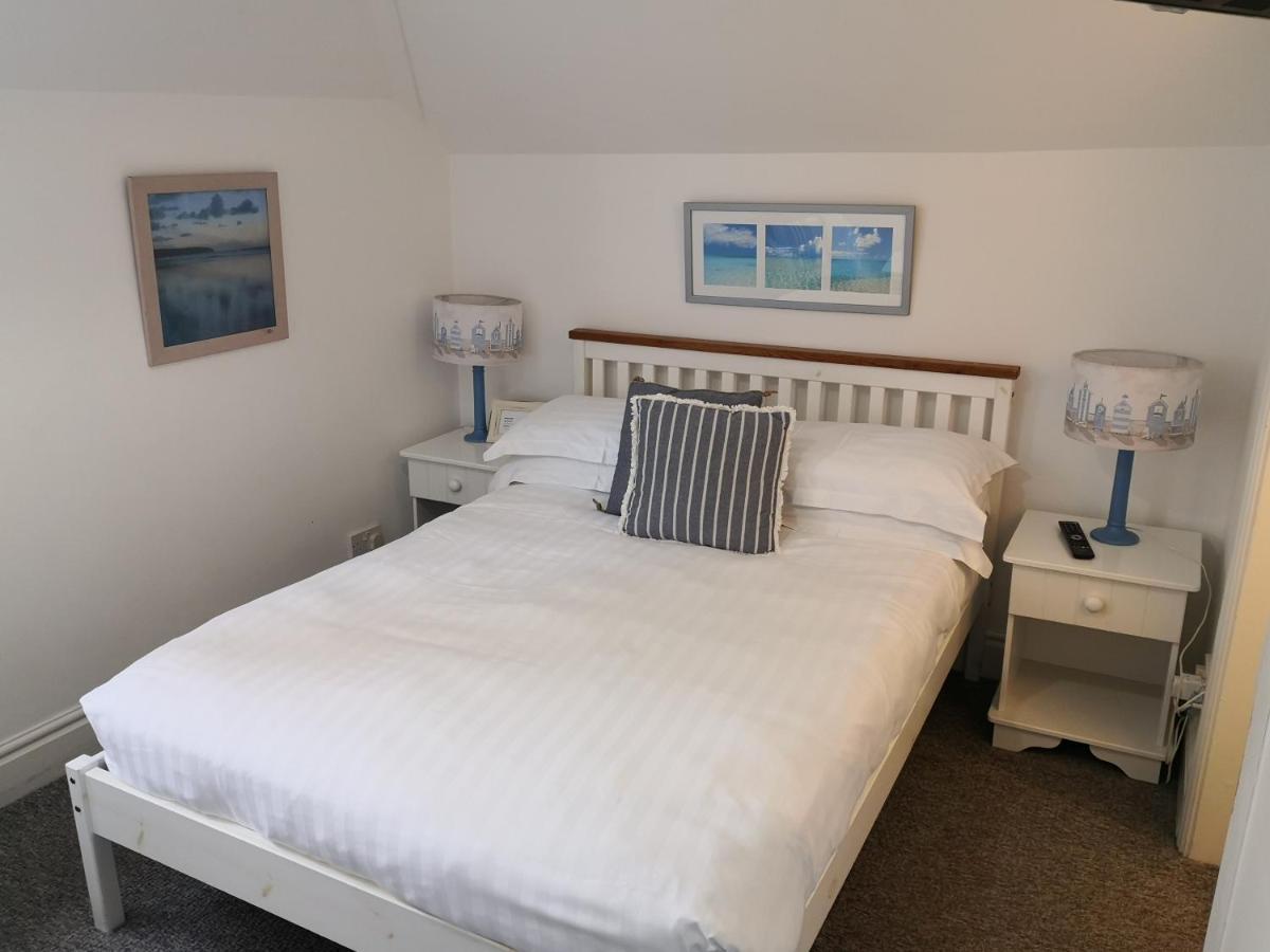 Sunset Guest House 亨斯坦顿 外观 照片 A bedroom at the Old Post Office