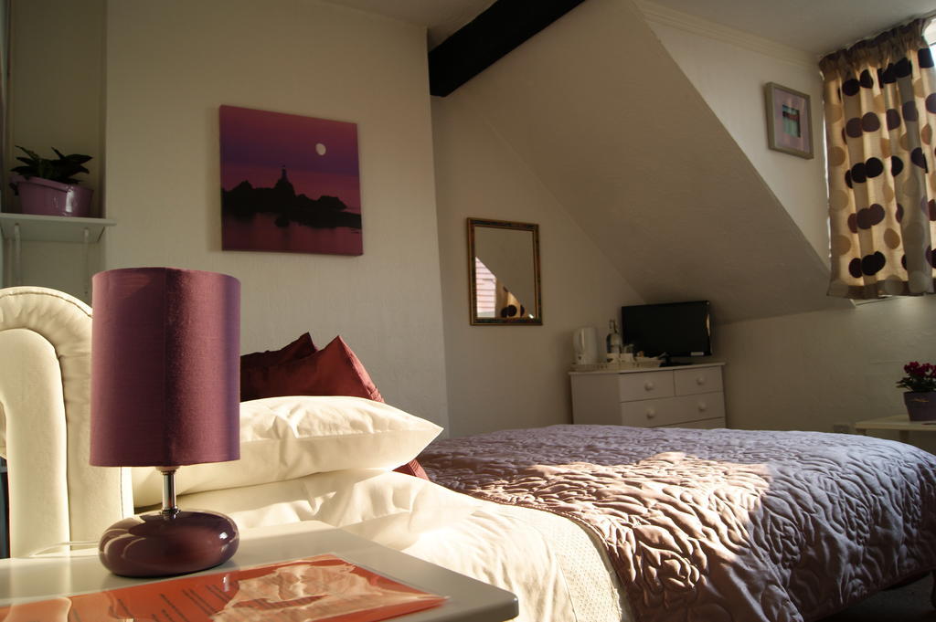 Sunset Guest House 亨斯坦顿 客房 照片 A bedroom at the Old Post Office