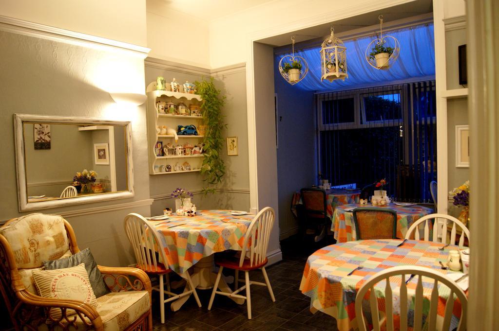 Sunset Guest House 亨斯坦顿 外观 照片 The interior of a typical tearoom